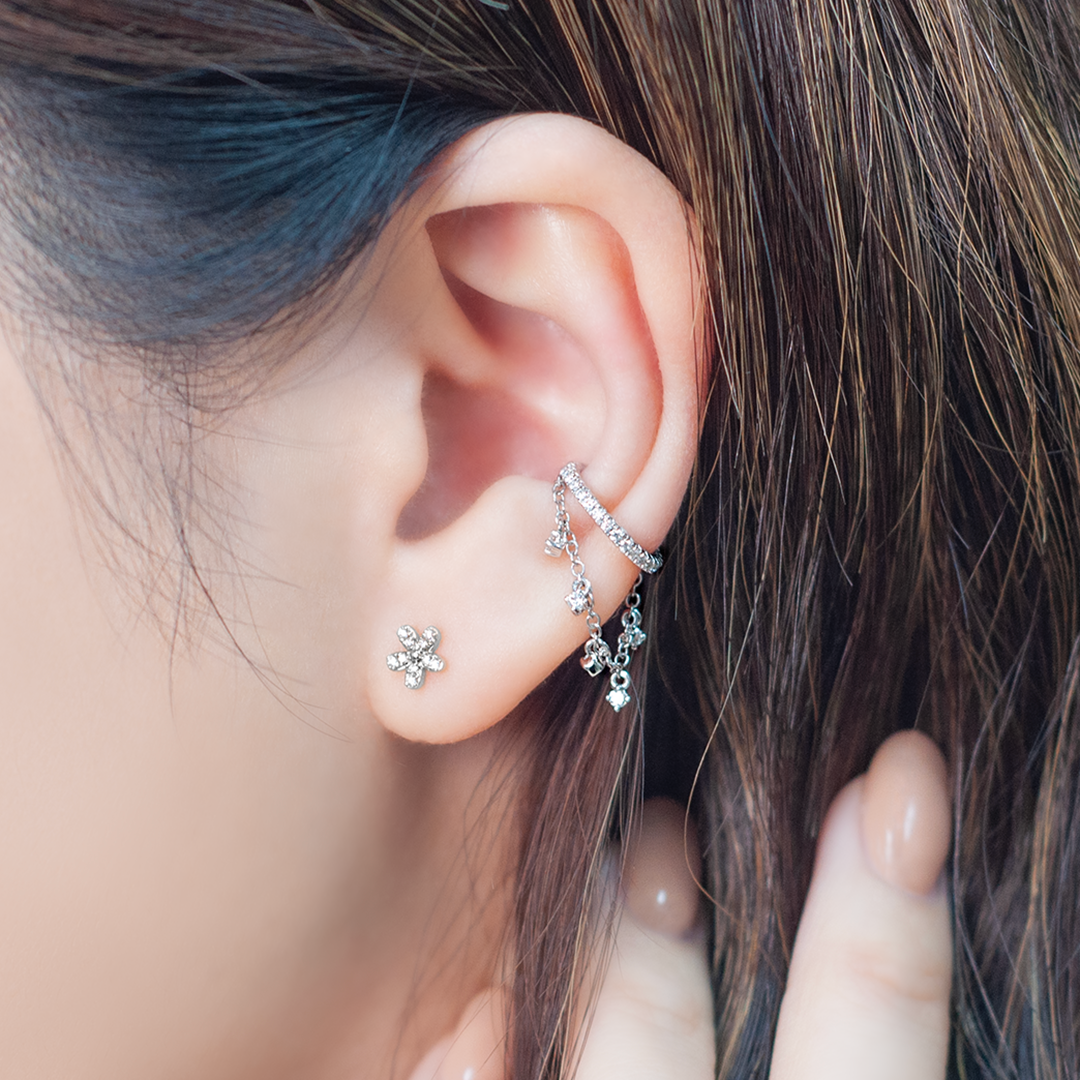 Chain diamond ear cuff